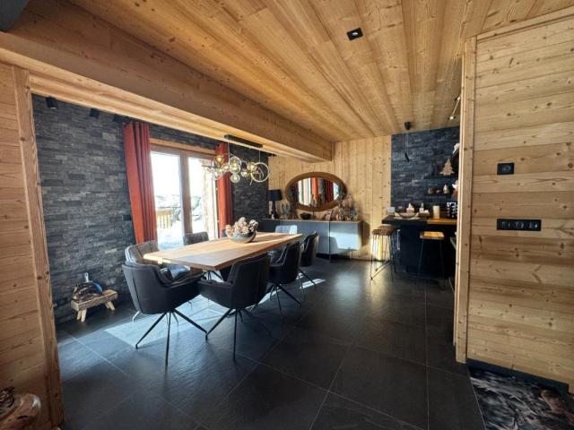 à vendre CHALET DE PRESTIGE — Auron, Station des Alpes Maritimes 176 m² — 4 chambres — Vue imprenable sur le domaine skiable