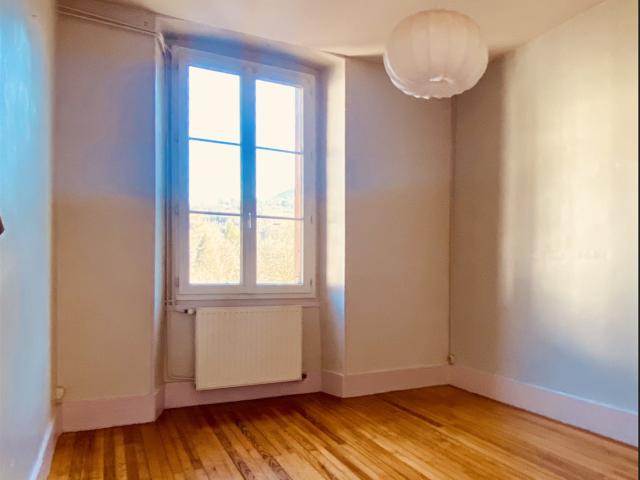 À Vendre Charmant T3, 55m2 avec vue sur le château, avenue d. 55m² Saint Martin d'Uriage