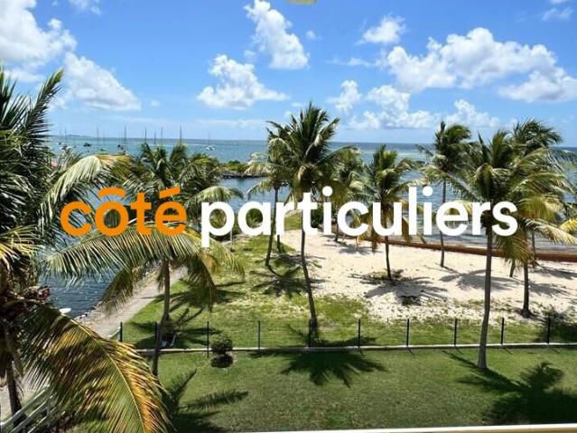 A vendre: Charmant T3 au dernière étage avec splendide vue mer