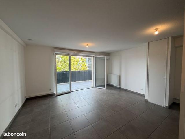 À vendre – Charmant T2 au dernier étage avec ascenseur et garage dans résidence récente
