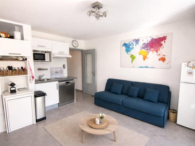 À Vendre Charmant Appartement T1 avec Terrasse et Grand Jardin Proche des Plages des Lecques