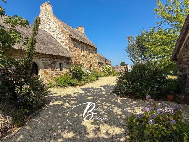 A vendre charmant domaine de charme avec 6 hectares à 5 minu. 206m² Plougasnou