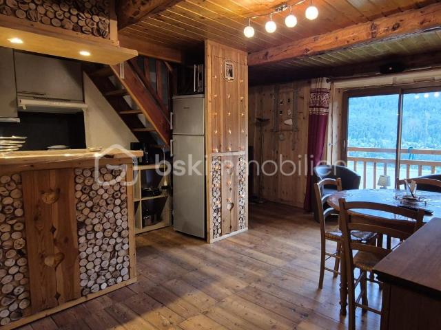 ️✨ À vendre – Charmant duplex rénové avec balcon et vue imprenable à Villars Colmars ☀️