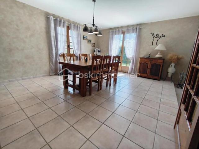 À VENDRE – Charmant pavillon individuel avec grand terrain arboré – Saint Sauveur le Vicomte 50390