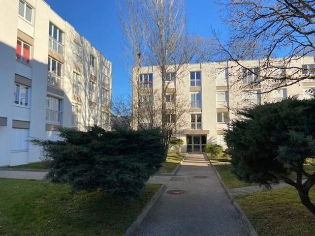 A vendre: Charmant studio vendu loué: Proche université et