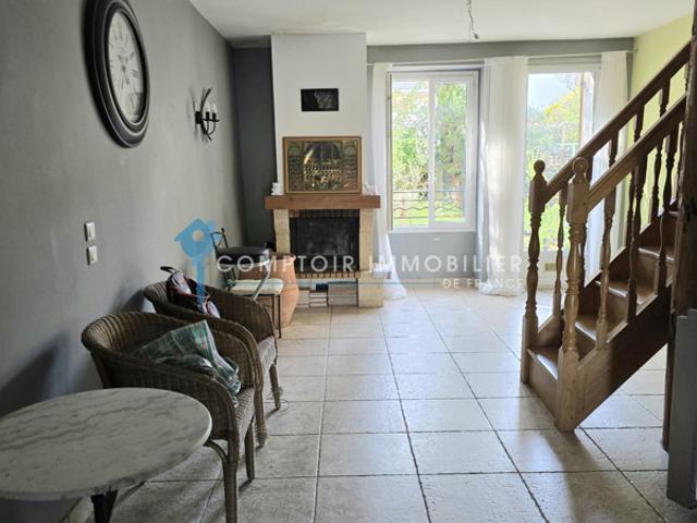 À VENDRE Charmante maison de village rénovée de 115 m2 ave