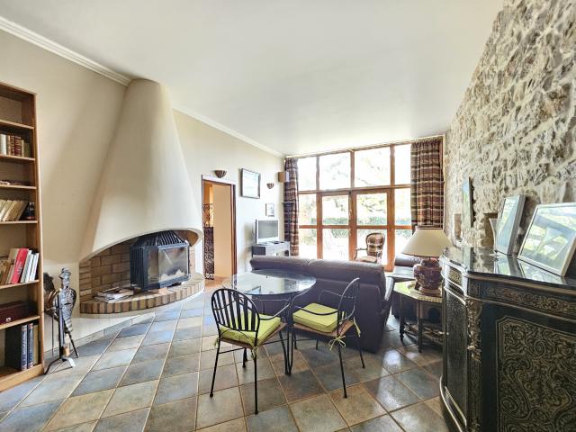 A vendre charmante maison en pierre VIRIGNIN