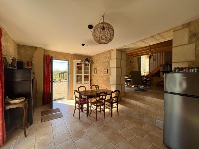 A vendre charmante propriété en pierre avec vue dégagée 87m² Brouchaud