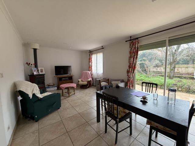 A VENDRE CHARMANTE VILLA T4 PROCHE CENTRE VILLE 80 M2 544 M2 DE TERRAIN 83470 SAINT MAXIMIN LA SAINTE BA