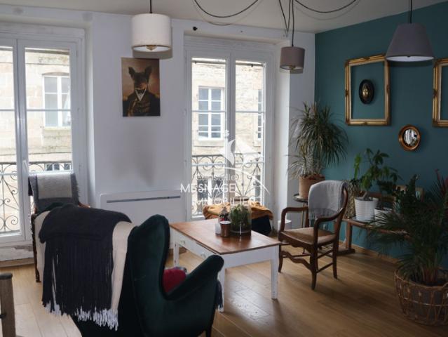 À VENDRE CHEZ CHRISTELLE MESNAGE IMMOBILIER: Au Centre ville