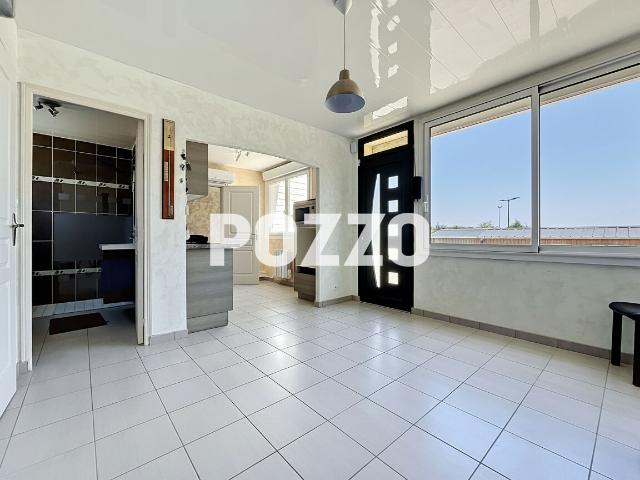 A VENDRE. CONDE SUR VIRE. MAISON AVEC 3 CHB ET JARDIN