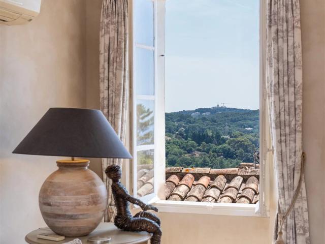À vendre – Coeur de MOUGINS VILLAGE Ensemble unique de deu. m² Mougins