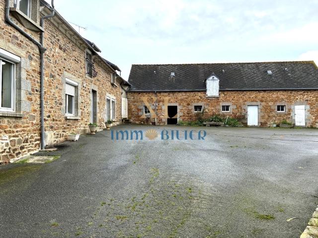A VENDRE CORP DE FERME HILLION