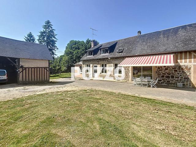 A VENDRE: Corps de ferme rénové alliant confort et modernité 137 m2