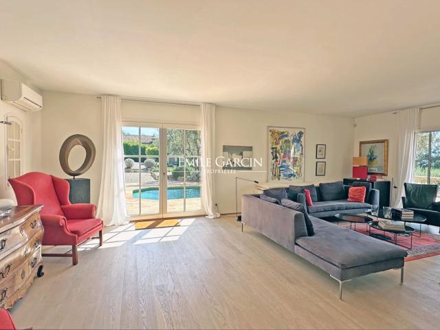 A vendre, Côte d'Azur, Mouans Sartoux Castellaras Proprié. 260m² Mougins