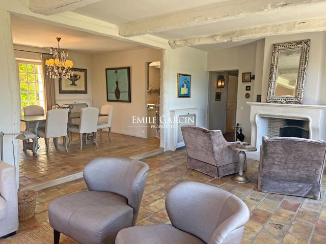 A vendre, Côte d'Azur, Mougins, maison en pierre au calme ab. 235m² Mougins