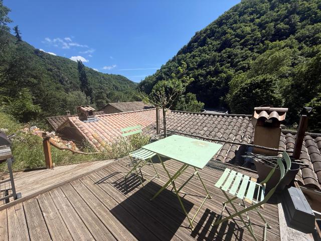 À VENDRE COURMES: jolie maison rénovée avec jardin. IDEAL POUR UN INVESTISSEMENT !