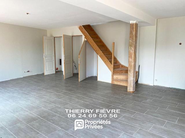 A VENDRE CURÇAY SUR DIVE ENSEMBLE IMMOBILIER RÉNOVÉ ET À RÉNOVER SUR 1500 M2 DE TERRAIN