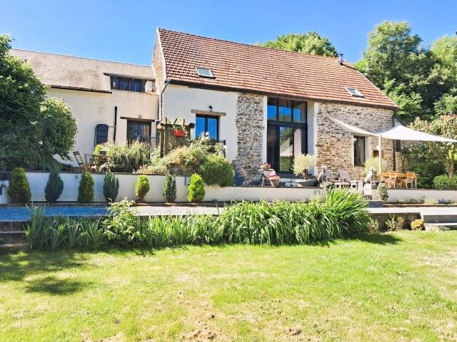 À vendre dans le Cher, une ferme magnifiquement rénovée. 245m² Préveranges