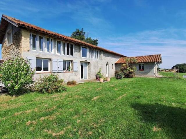 A vendre dans le Gers, proche de Castelnau Magnoc: Maison individuelle avec vue sur les Pyrénées, dans la jolie campagne gersoise, sur un terrain de 18.151m² avec CU