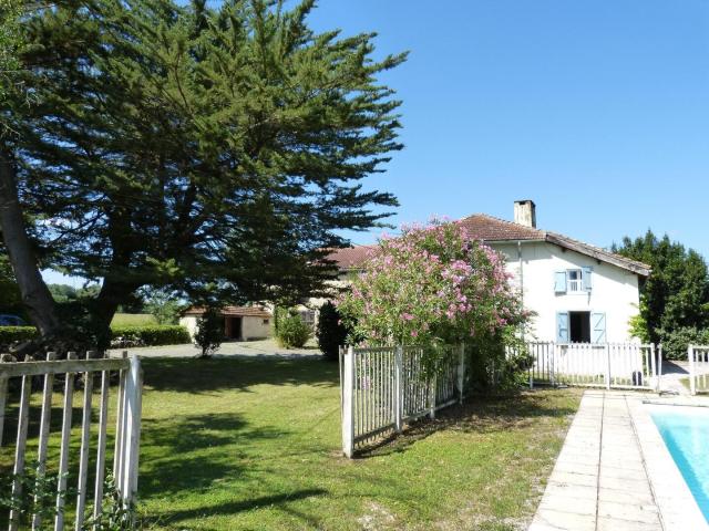 À vendre, dans le Gers proche de Trie sur Baise: maison gasc. 306m² Montaut