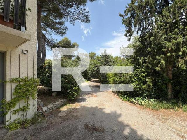 A VENDRE DANS LES HAUTEURS DE NIMES MAISON DE 168 M²
