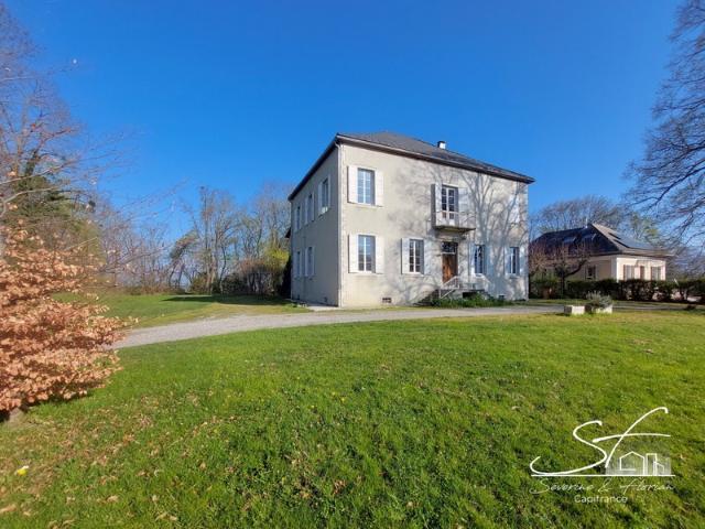A vendre Demeure de caractère au fort potentiel 14 pièces Saint Hélène du Lac 73800