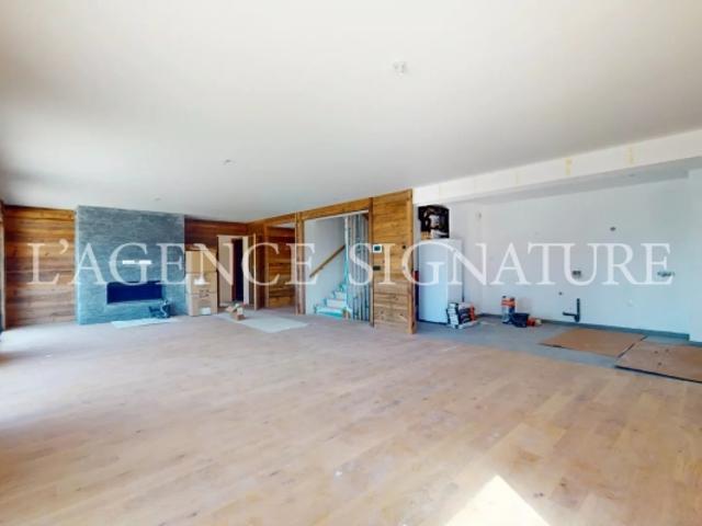 A VENDRE Dernier chalet de prestige, 265 m², vue panoramique, terrasse de 80 m² et ascenseur privé