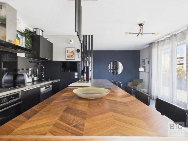 A vendre dernier étage avec climatisation et 50 m2 de terras. 81m² Bordeaux