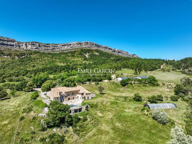 A vendre Domaine agricole de 158 Hectares Haute Provence 770m² Entrepierres