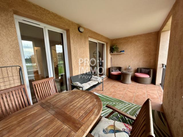 A VENDRE DOMAINE ET GOLF DE PONT ROYAL APPARTEMENT RENOVE VU