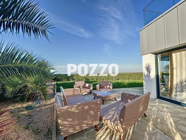 A VENDRE DONVILLE LES BAINS Maison 9 pièces 340m2 Front de falaise VUE MER