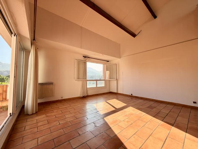 A vendre duplex terrasse T4/5 13008 Marseille