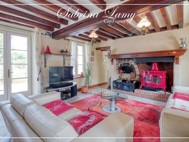 ? À Vendre: Élégante Propriété de Prestige en Pierre Meulière 214 m² sur 2508 m² de Terrain 5 chambres?