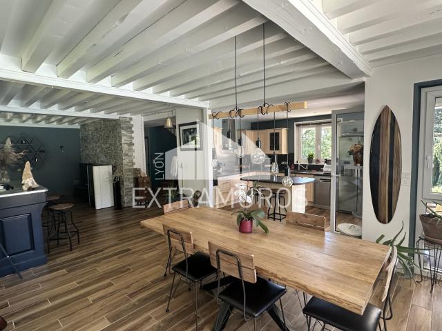 A VENDRE EN CO EXCLUSIVITE Saint germain Nuelles maison familiale 5 chambres terrain arboré terrasse et piscin