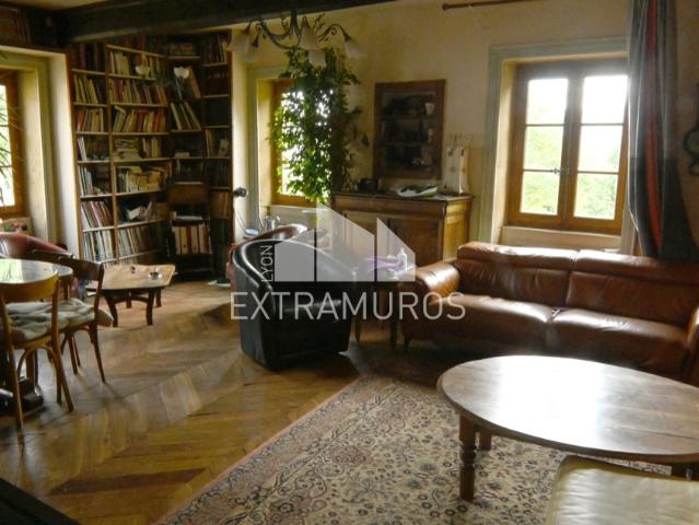 A VENDRE EN EXCLUSIVITE A BESSENAY DANS ANCIENNE FERME MAISON DE 200 M2 + TERRASSE+ANNEXES+TERRAIN