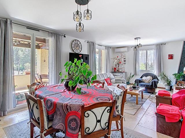 A VENDRE EN EXCLUSIVITE ! À SAINT ANTONIN DU VAR Maison 6 pièces 153 m2 sur un terrain de 1200 m2 avec piscine