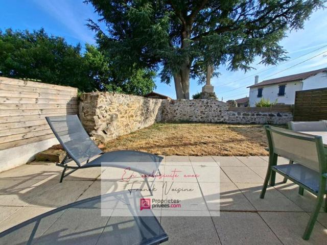 A VENDRE en Exclusivité à Saint Paul en Pareds, Maison de 90 m2 avec 3 chambres sur une parcelle de 284 m2, plus jardins et dépendances