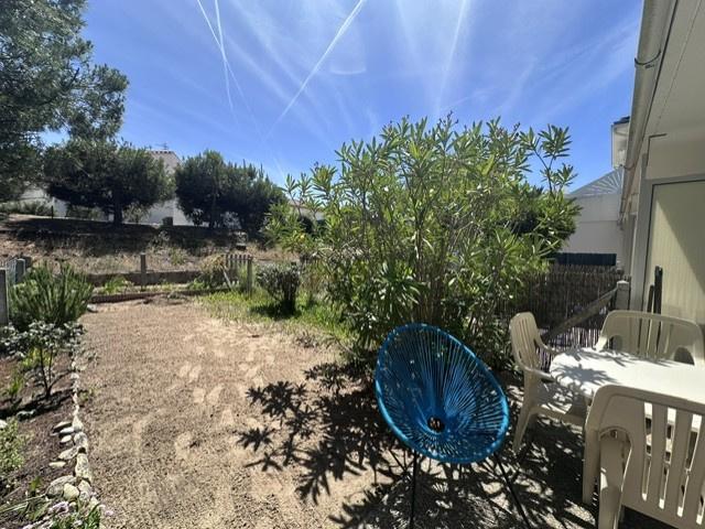 A VENDRE EN EXCLUSIVITE APPARTEMENT EN REZ DE JARDIN A 100 METRES DE LA PLAGE