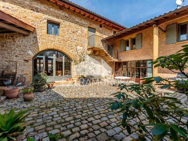 A VENDRE EN EXCLUSIVITE MAGNIFIQUE PROPPRIETE AUX PORTES DU BEAUJOLAIS
