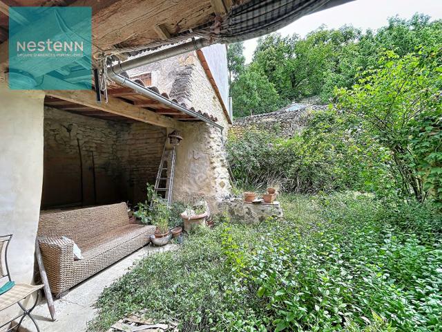 A vendre, ensemble de 162m² maison de village et appartement. 162m² Saint Michel de Lanès