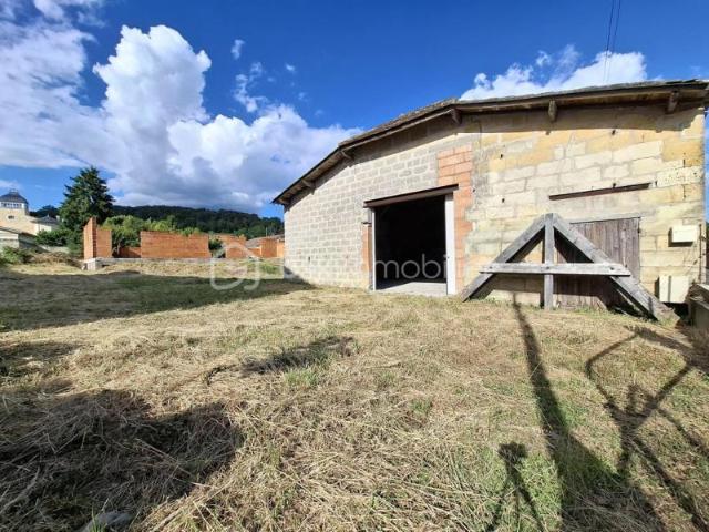 À VENDRE – Ensemble immobilier avec chai en pierre et projet de maison – Saint Magne de Castillon