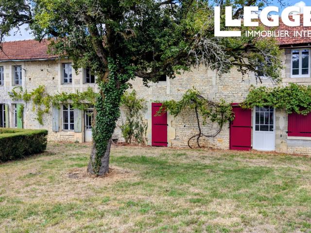 À Vendre – Ensemble Immobilier à Rénover 2 maisons 280m² – AUBIGNÉ 79110