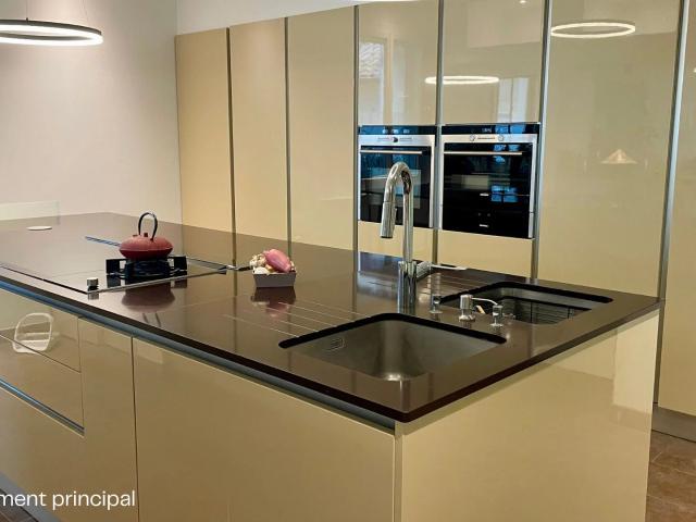 Eyragues Mas de ville + 3 gites, piscine, jardin 1627m², garages