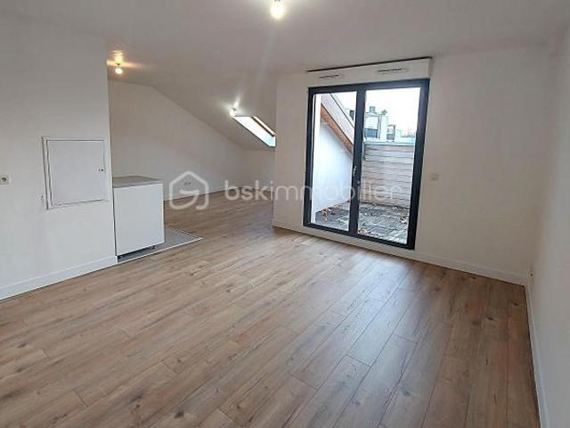 A vendre F2 de 47,4 m² – Dernier étage – Balcon – Parking couvert – Éco quartier de Ris Orangis