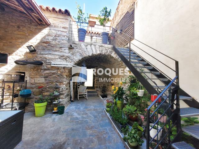 A Vendre, Faugeres, Belle maison rénovée, cour, terrasse