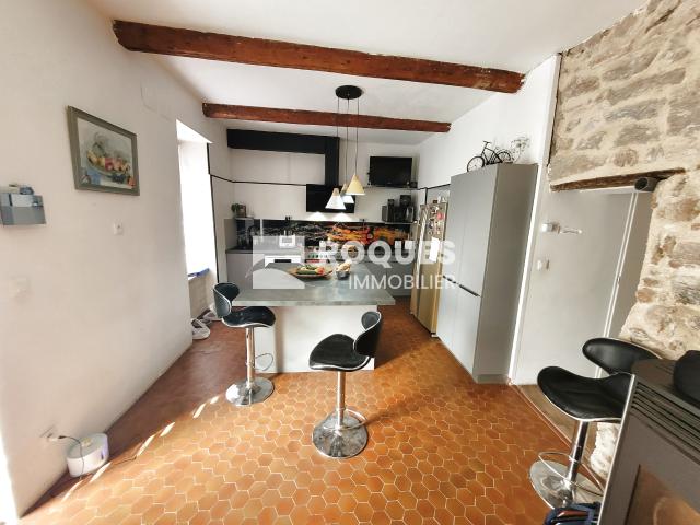 A Vendre, Faugeres, Belle maison rénovée, cour, terrasse