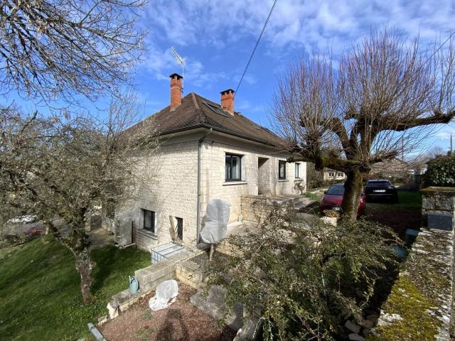 A vendre, Gramat centre, maison d'habitation en pierres enti. 138m² Gramat