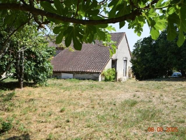 À VENDRE – GRANGE EN PIERRE AVEC FORT POTENTIEL – DOUCHAPT 24