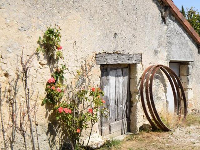 À VENDRE – GRANGE EN PIERRE AVEC FORT POTENTIEL – DOUCHAPT 24